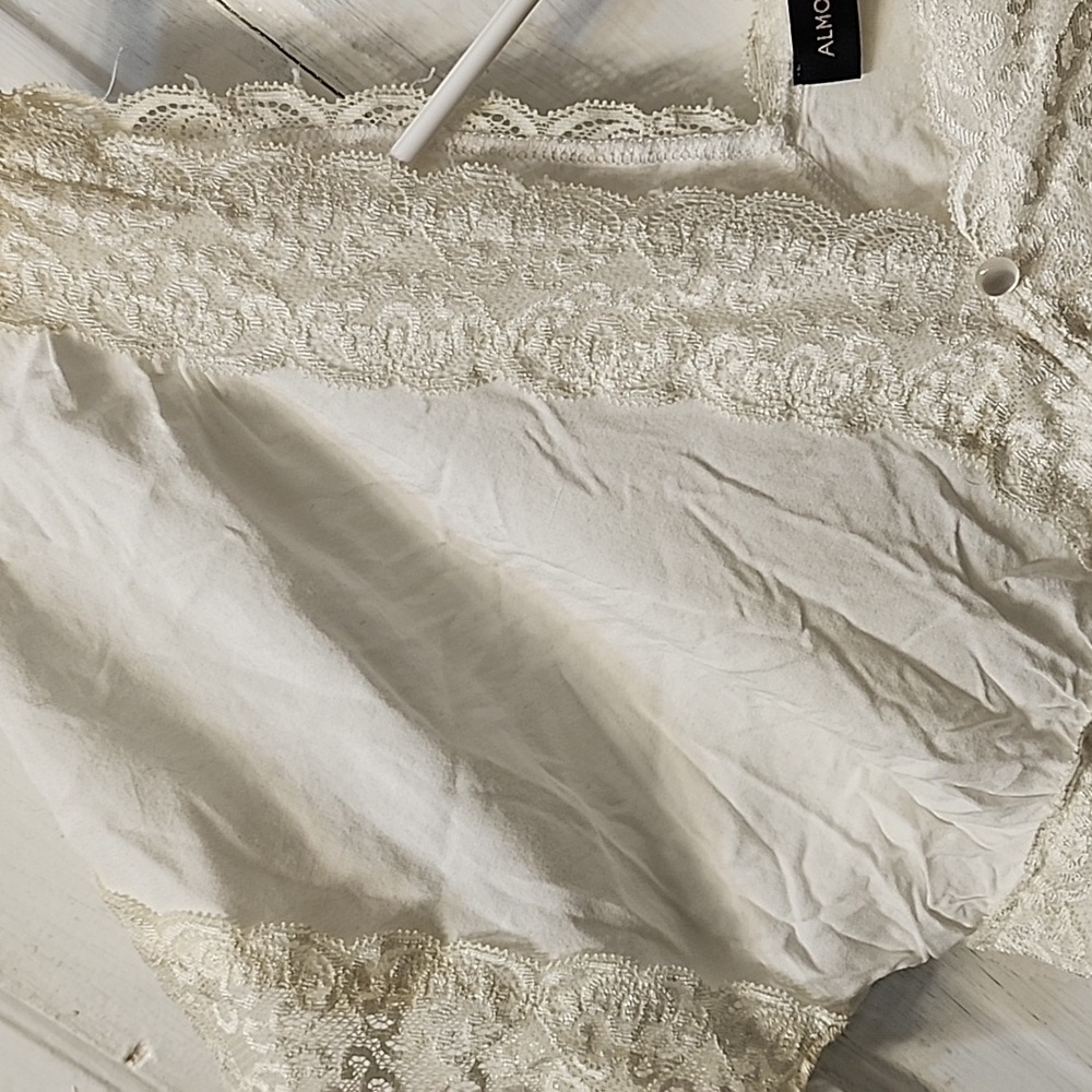 Elegant White Lace Trim Blouse By Almost Famous - Picture 5 of 6